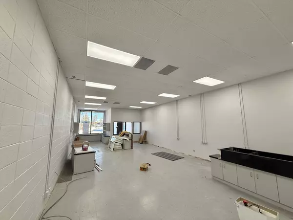 Hinton, AB T7V1B7,101 Government RD #Bay 10