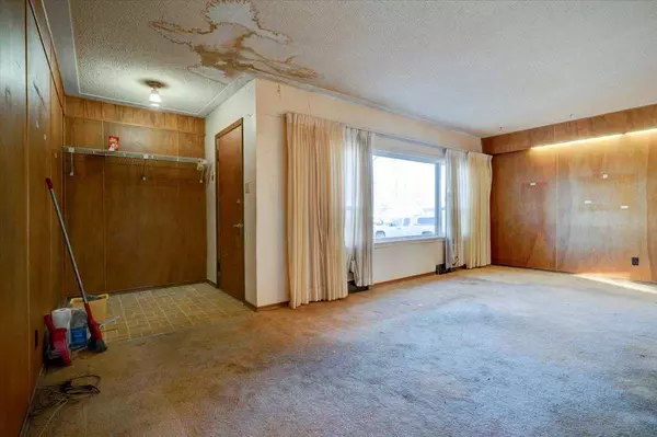 Grande Prairie, AB T8V 0G4,10121 91 AVE