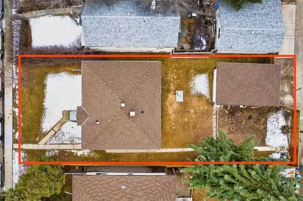 Calgary, AB T2E 2G1,227 31 AVE NE