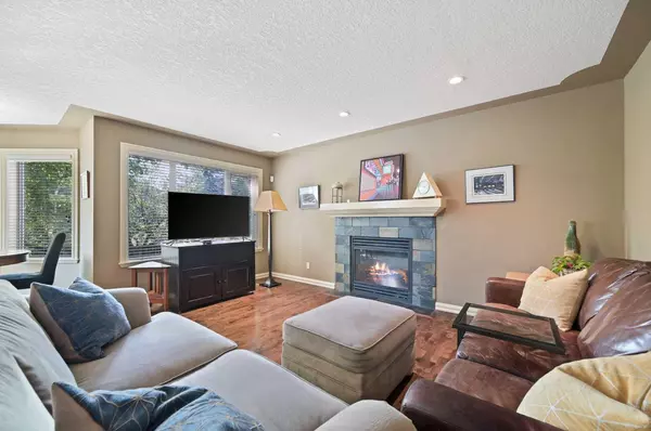 Calgary, AB T3H 3R9,41 Strathridge CRES SW