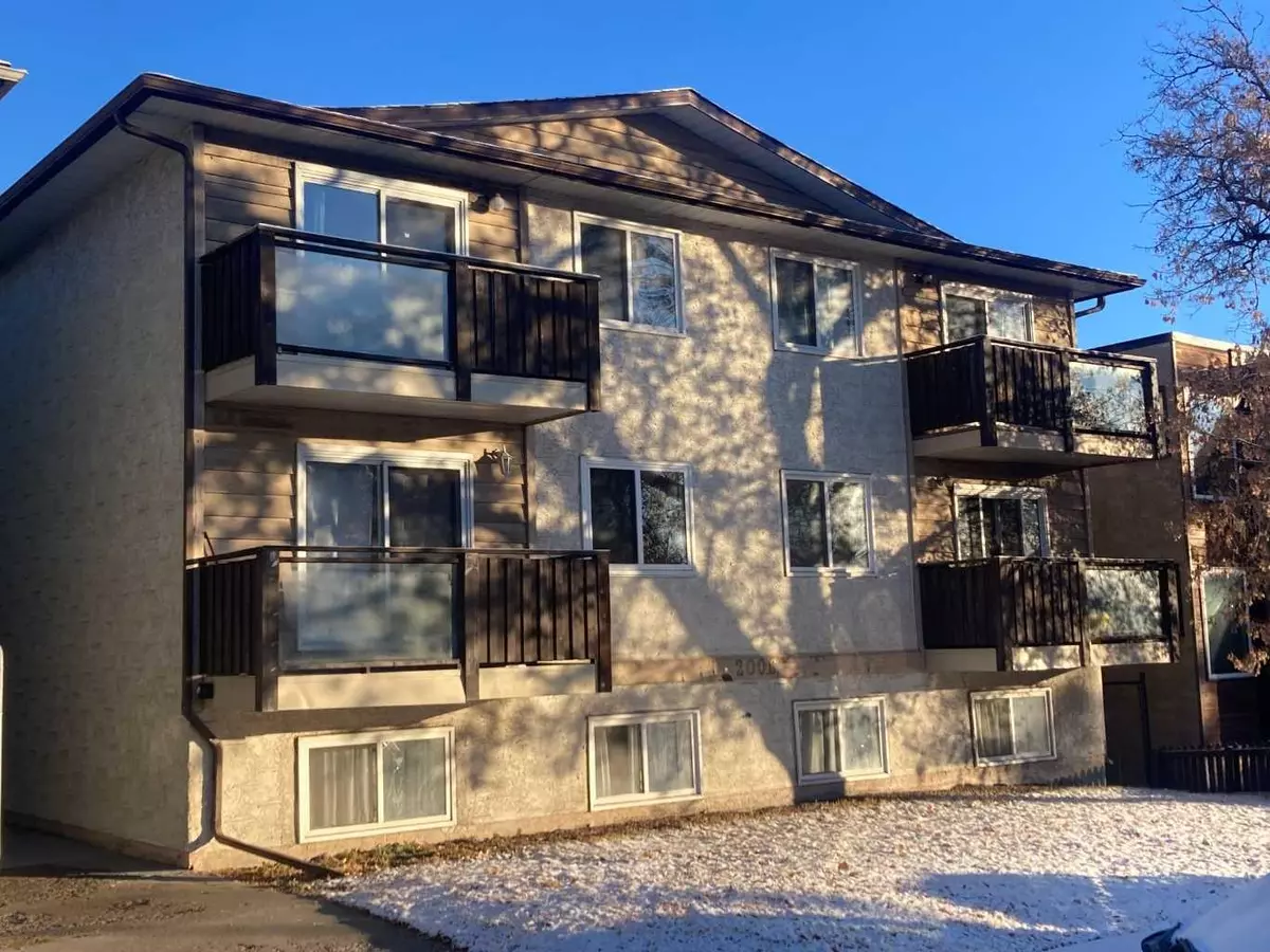 Calgary, AB T3C 0P1,2006 11 AVE SW #103