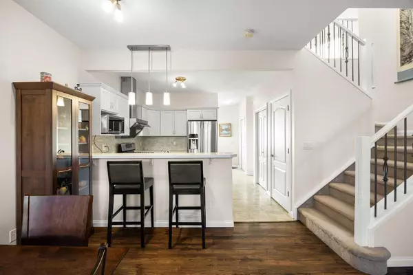 Calgary, AB T3G 5T6,156 Royal MNR NW