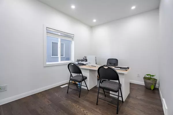 Chestermere, AB T1X 0Y5,248 Sandpiper BLVD