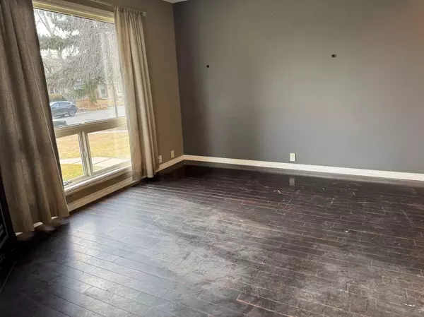 Calgary, AB T2B 2T2,220 Erin Mount CRES SE #8