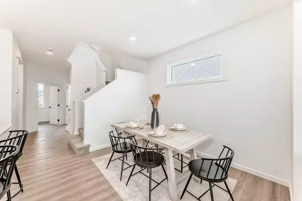 Calgary, AB T3P 2V7,12 Starling PL NW