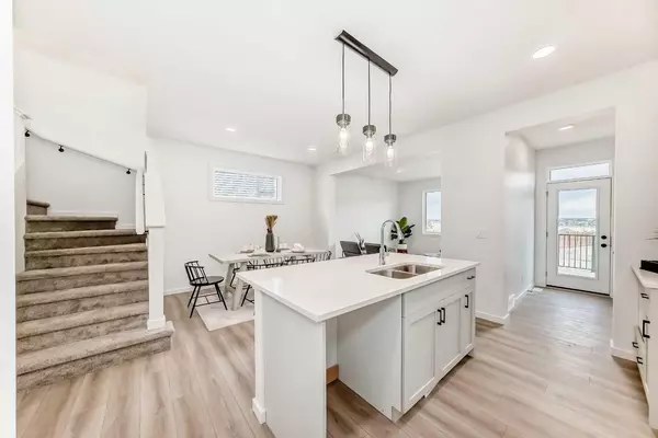 Calgary, AB T3P 2V7,12 Starling PL NW