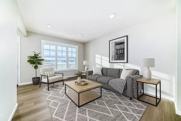 231 Savoy LNDG SE, Calgary, AB T3S 0L1