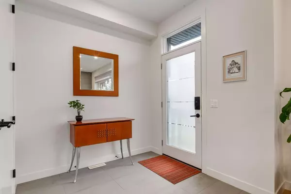 Calgary, AB T2T 2W1,5016 17 ST SW