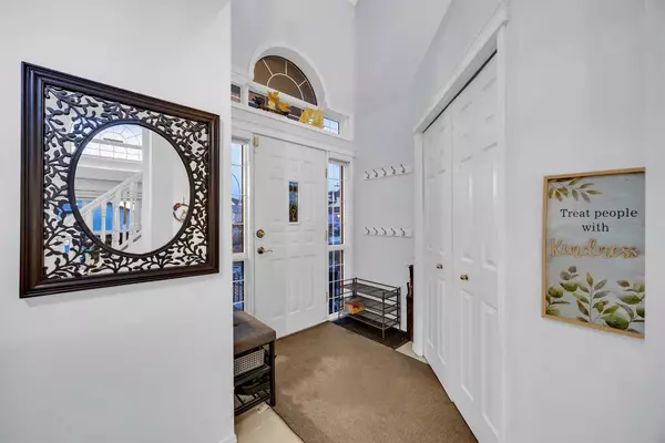 Calgary, AB T3L 2G9,60 Tuscarora WAY NW