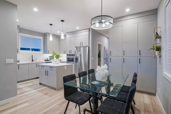 Chestermere, AB T1X2N3,957 West Lakeview DR