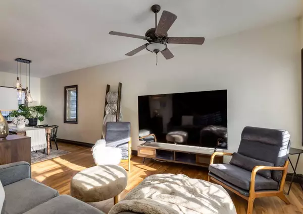 Calgary, AB T2E 1S2,130B 21 AVE NE