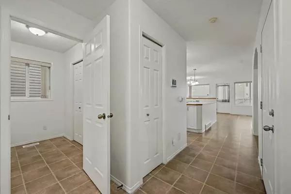 Calgary, AB T3J 5A7,12 Tarawood GRV NE