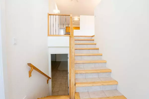 Lethbridge, AB T1K 2Y1,119 Grand River BLVD W