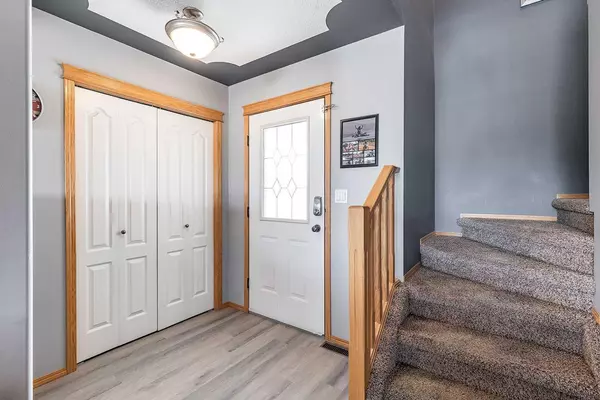 Medicine Hat, AB T1B 4P5,484 Stark WAY SE