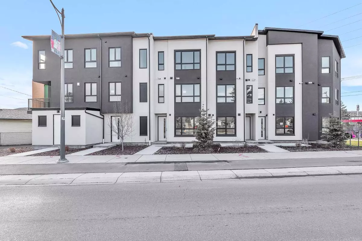 Calgary, AB T3B 1H1,4901 Bowness RD NW