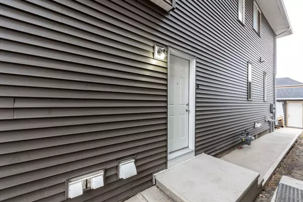 Calgary, AB T3N 2L9,57 Corner Glen ROW NE