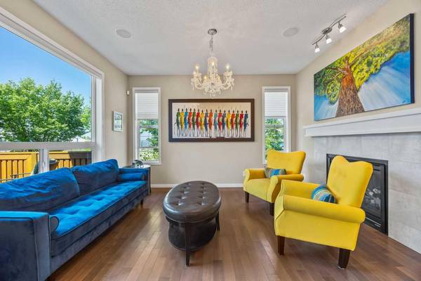 Calgary, AB T3H 0V4,184 Cougar Ridge MNR SW