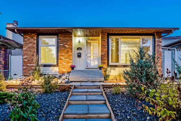 Calgary, AB T3K 1H8,128 Bermuda DR NW