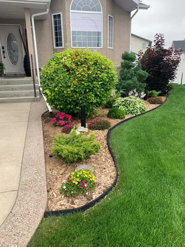 Medicine Hat, AB T1B 4P6,28 Stark Mews SE