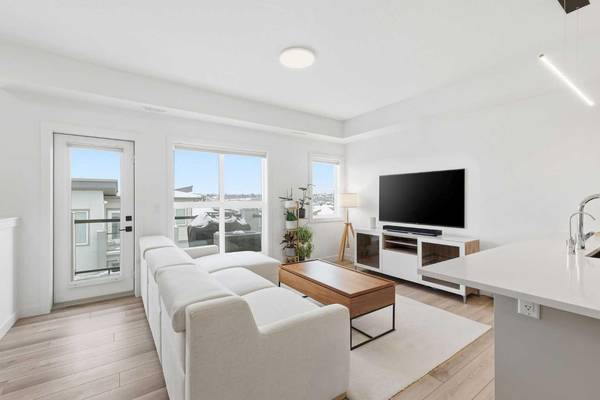 Calgary, AB T3H 6E2,162 Spring Creek Common SW