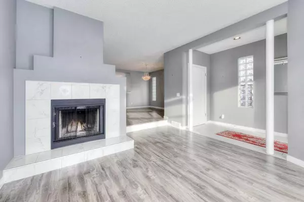 Calgary, AB T2T 1R7,2206 30 AVE SW