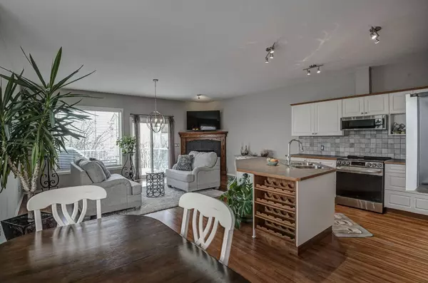 Calgary, AB T3A 6H2,96 Hampstead GN NW