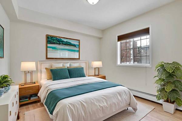 Calgary, AB T2R 0L9,126 14 AVE SW #204