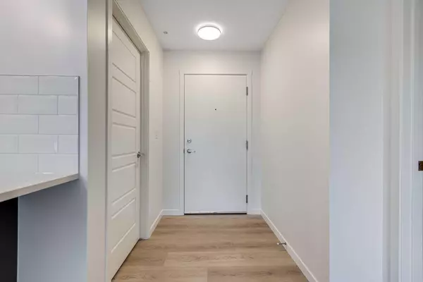 Calgary, AB T3R 2M7,245 Edith PL NW #207