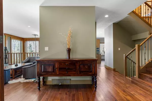 Cochrane Lake, AB T4C2A9,80 Cochrane Lake TRL