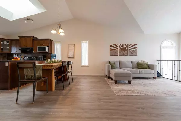 Lethbridge, AB T1J3Y9,148 Coalbanks BLVD W