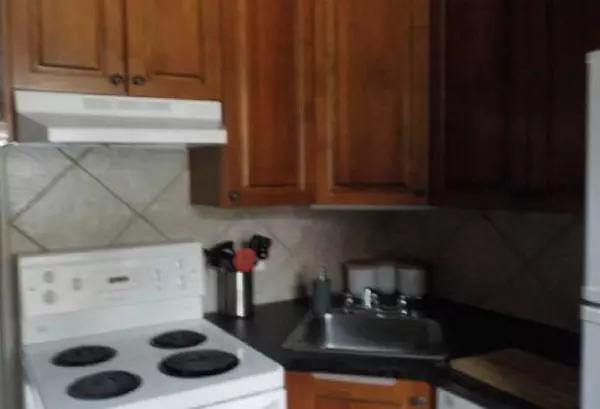 Calgary, AB T2T 4S3,2303 17A ST SW #103