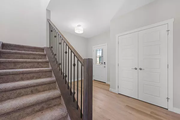 Chestermere, AB T1X 3A4,19 Clearwater LN