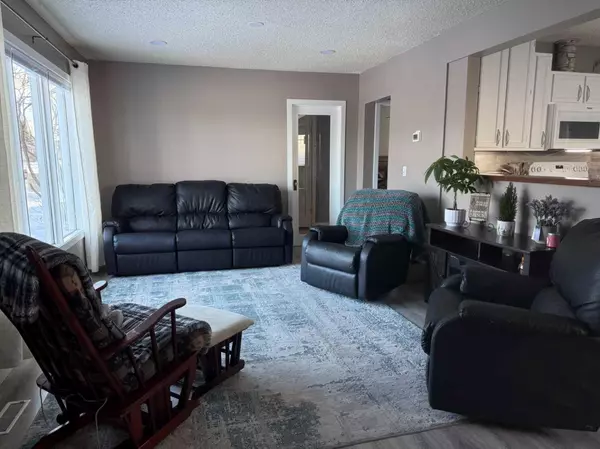 Bow Island, AB T0K 0G0,209 2 ST W