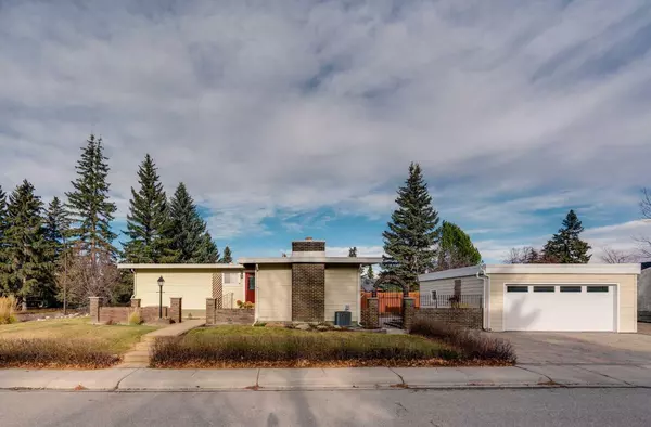 Calgary, AB T3A 2A3,5602 Dalcastle HL NW