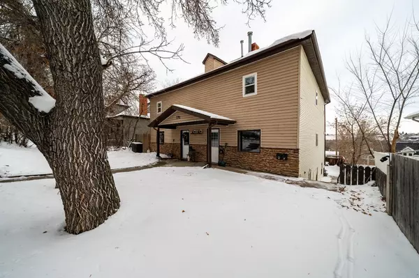 Medicine Hat, AB T1A 0G5,230 3 ST SE