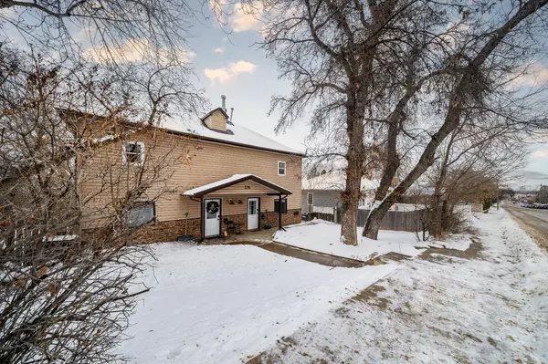 Medicine Hat, AB T1A 0G5,230 3 ST SE