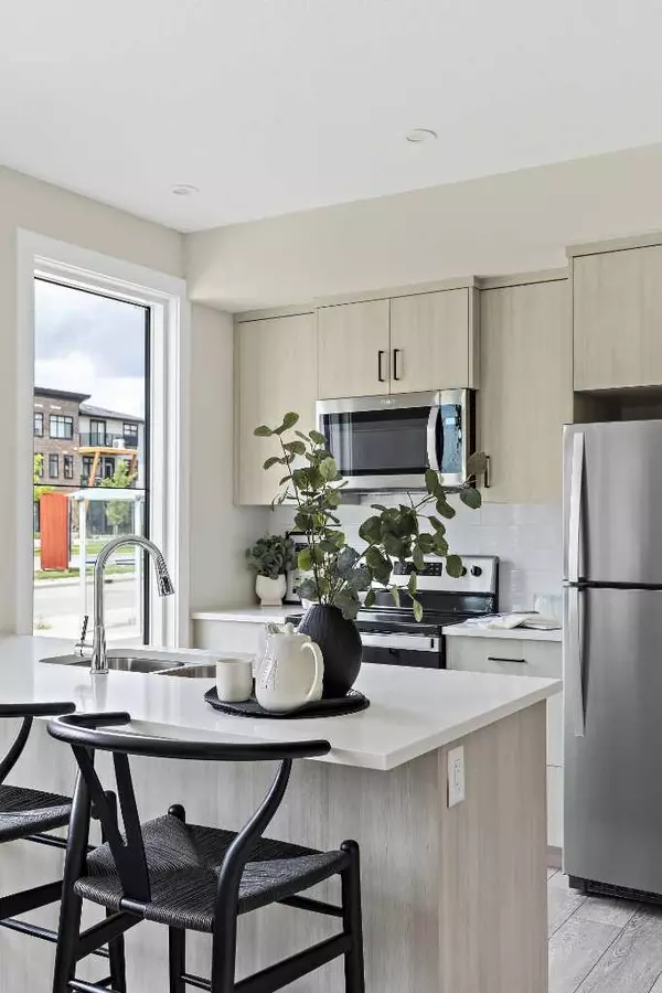 Calgary, AB T3M 3T8,380 Seton Villas SE #253