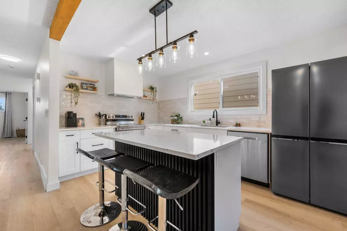 Calgary, AB T3K 1A2,966 Berkley DR NW