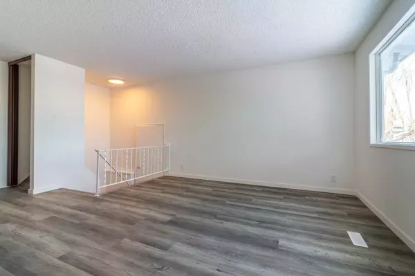 Lethbridge, AB T1K 3X6,74 Carleton PL W