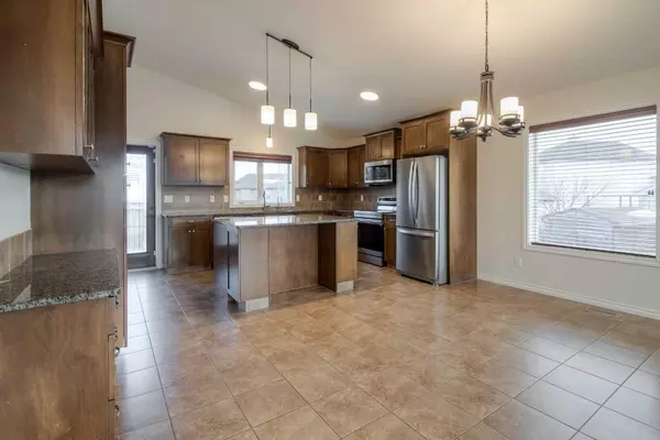 Lethbridge, AB T1H 6M7,11 Cougar CV N