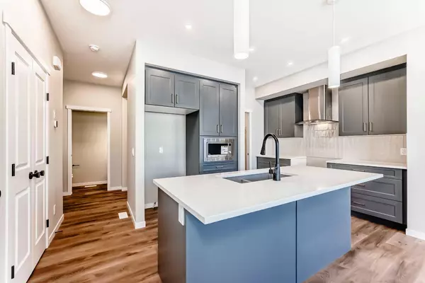 Calgary, AB T3S 0P1,43 Bartlett ROW SE