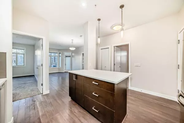 Calgary, AB T3M 1Y8,10 Auburn Bay Link SE #103