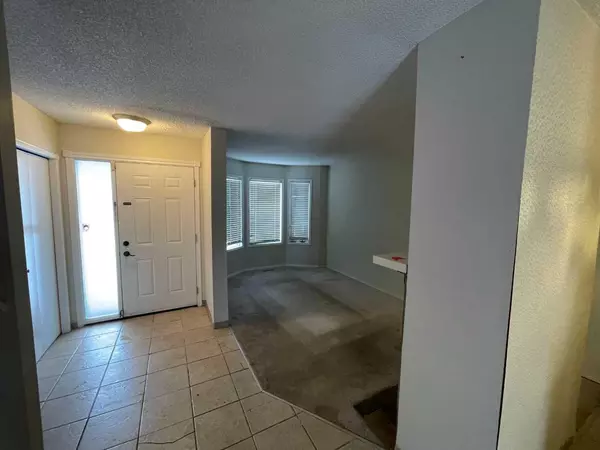 Calgary, AB T2A 7P6,68 Abbeydale Villas NE