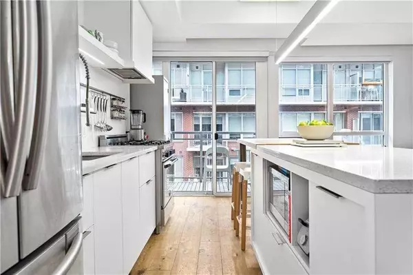 Calgary, AB T2G 1B7,63 Inglewood PARK SE #420