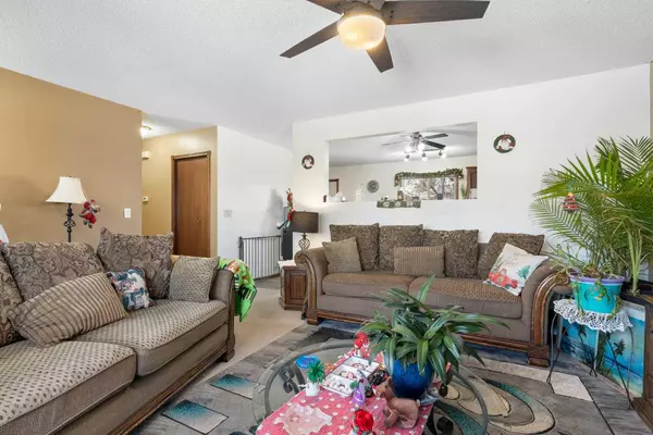 Strathmore, AB T1P 1L2,18 Greenview CRES