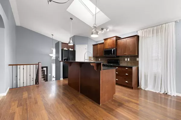 Medicine Hat, AB T1B0H1,365 Somerset ROW SE