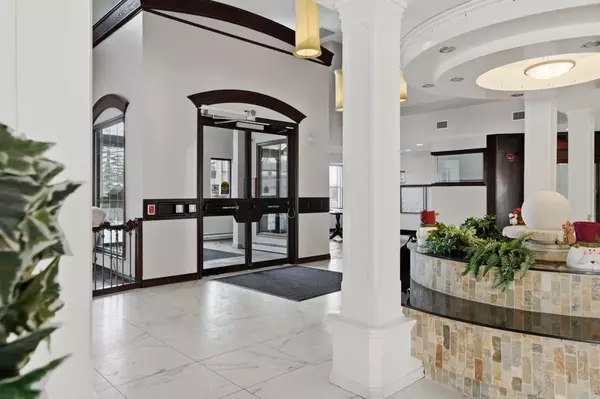 Calgary, AB T2Z 4P3,8 Prestwick Pond TER SE #210