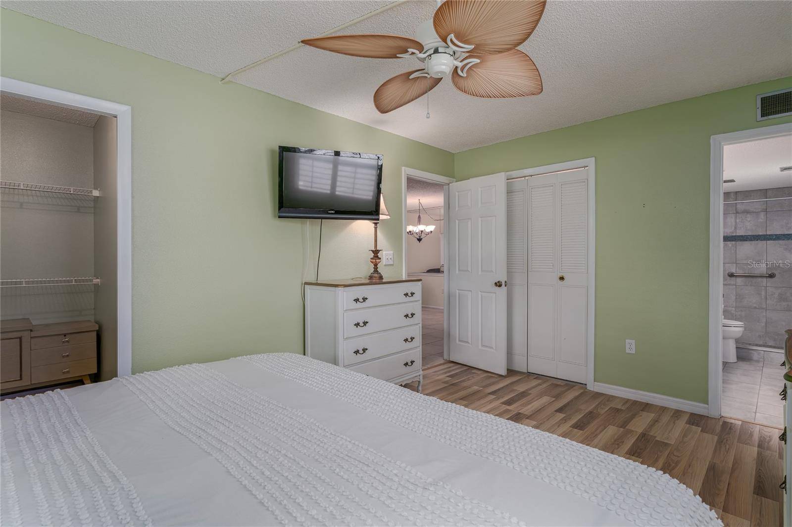 Largo, FL 33770,1100 E BAY DR #33