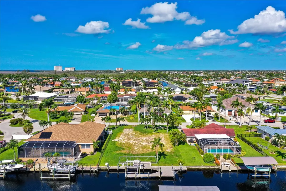 Cape Coral, FL 33904,5327 BAYPOINT CT