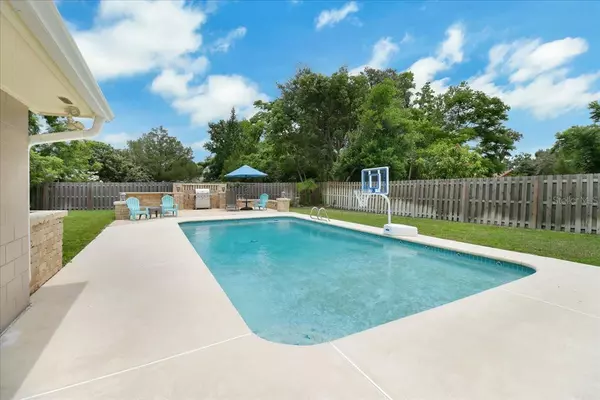 Longwood, FL 32779,243 CAMBRIDGE DR